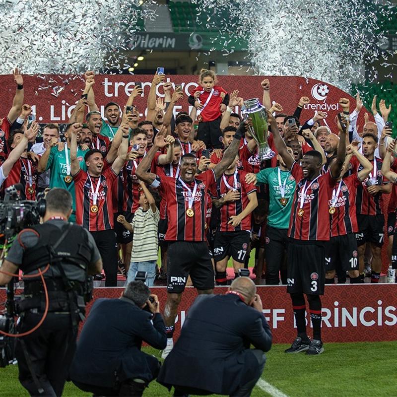 Yeniden S�per Lig! Fatih Karag�mr�k geri d�nd�