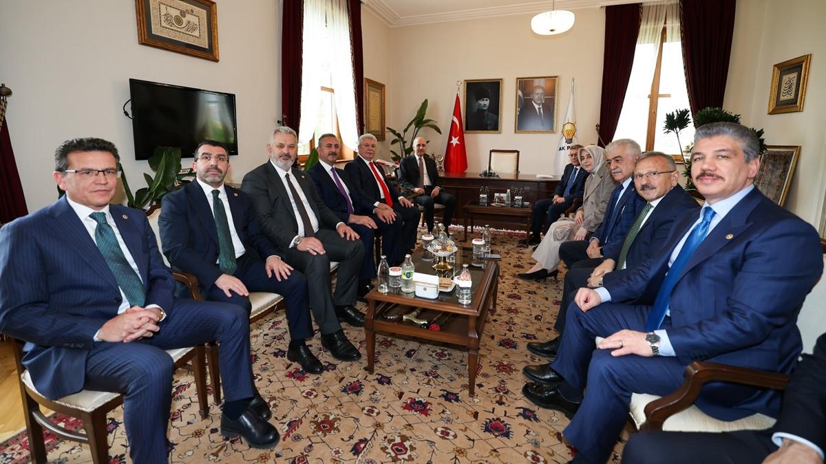 TBMM Bakan Kurtulmu'tan AK Parti Meclis Grubu'na ziyaret
