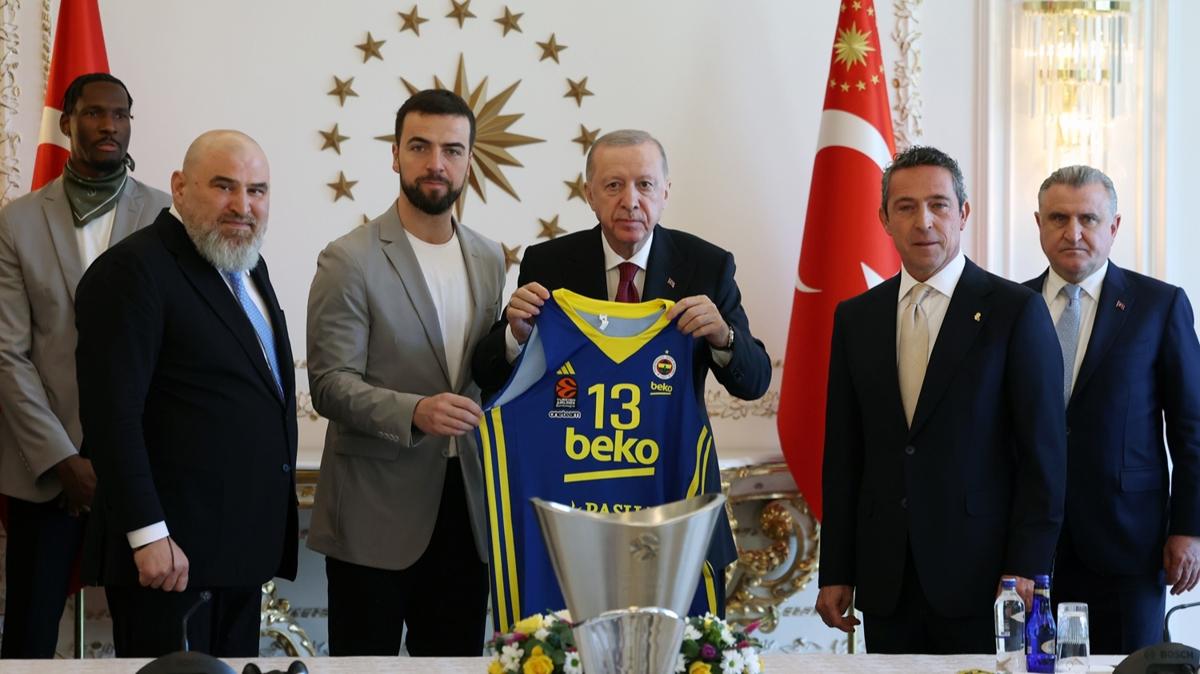 Bakan Erdoan, THY Avrupa Ligi ampiyonu Fenerbahe Beko takmn kabul etti