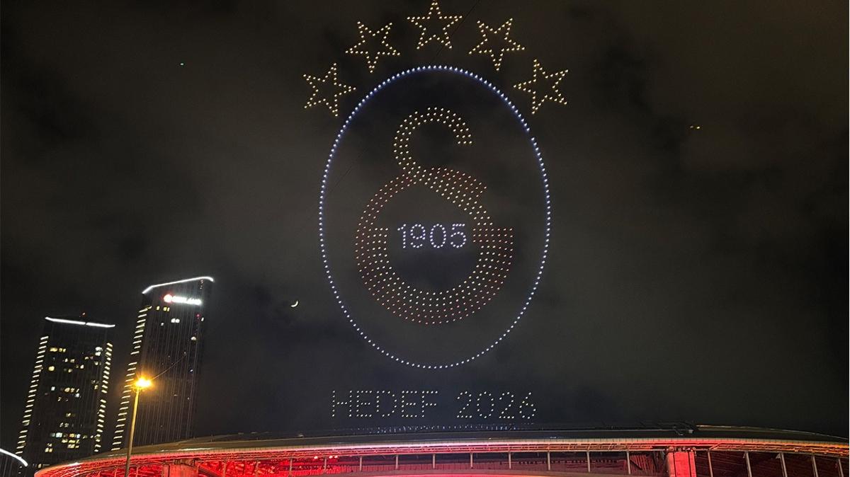 Galatasaray'dan drone'lu kutlama! Gkyznde 5 yldzl k ov