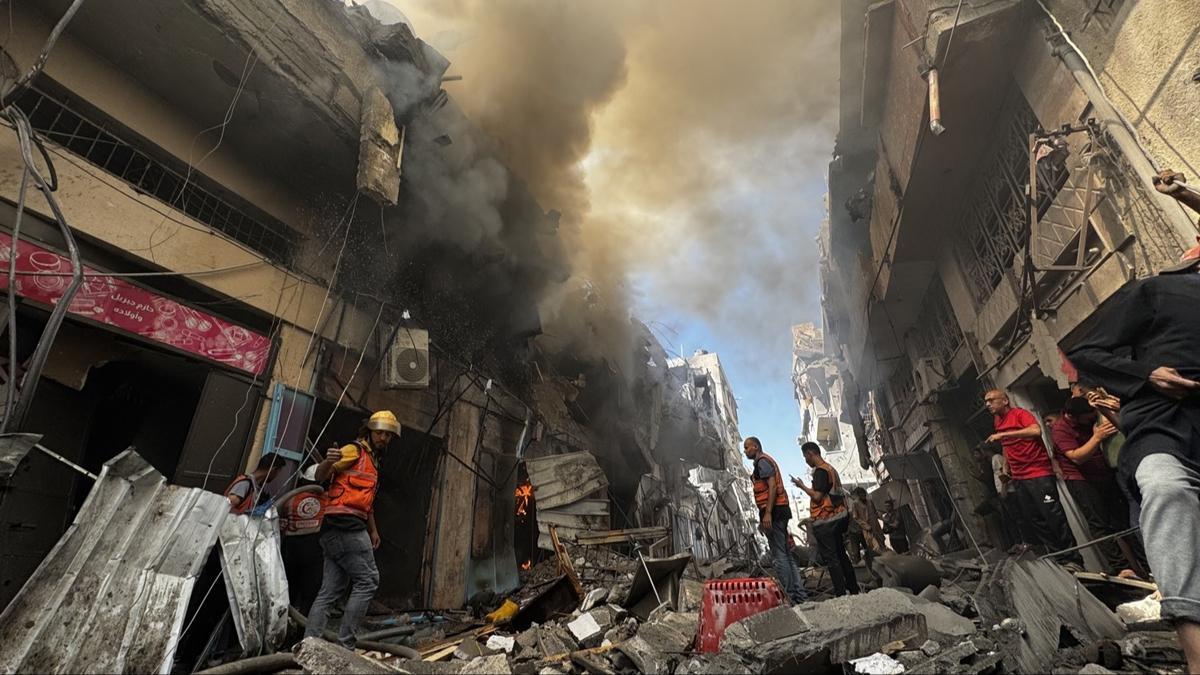 Katil srail kana doymuyor! Gazze'de ehit says 55 bine dayand
