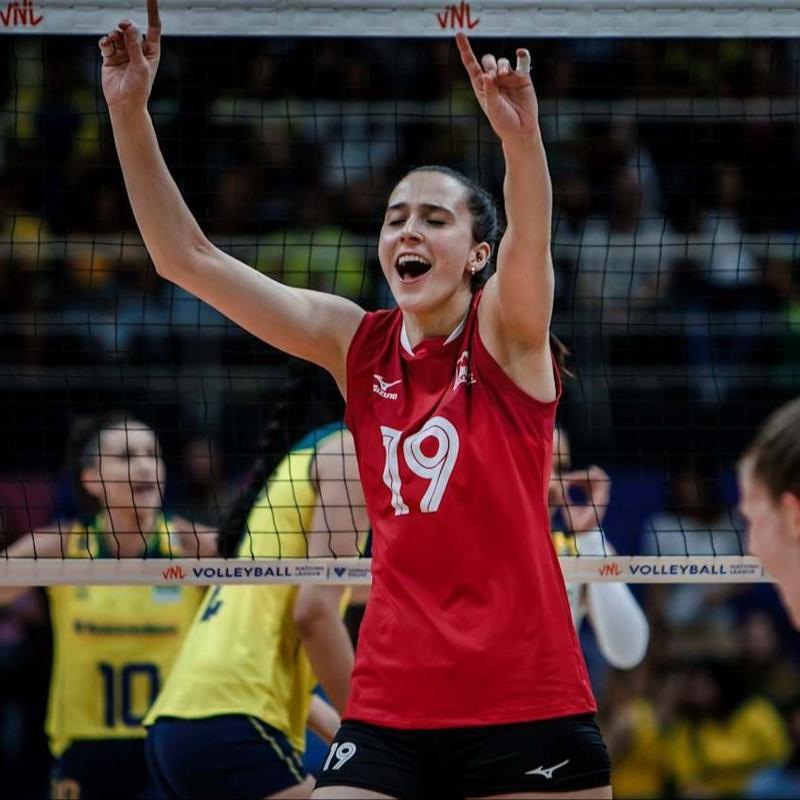 Eczacba Dynavit, Emily Maglio'yu kadrosuna katt