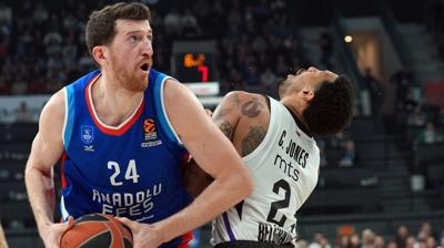 Anadolu Efes, Ercan Osmani ile nikah tazeledi