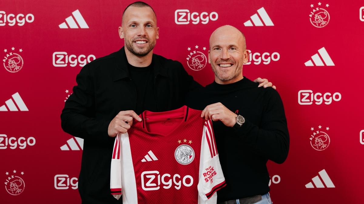 Ajax'ta John Heitinga ile imzalar atld