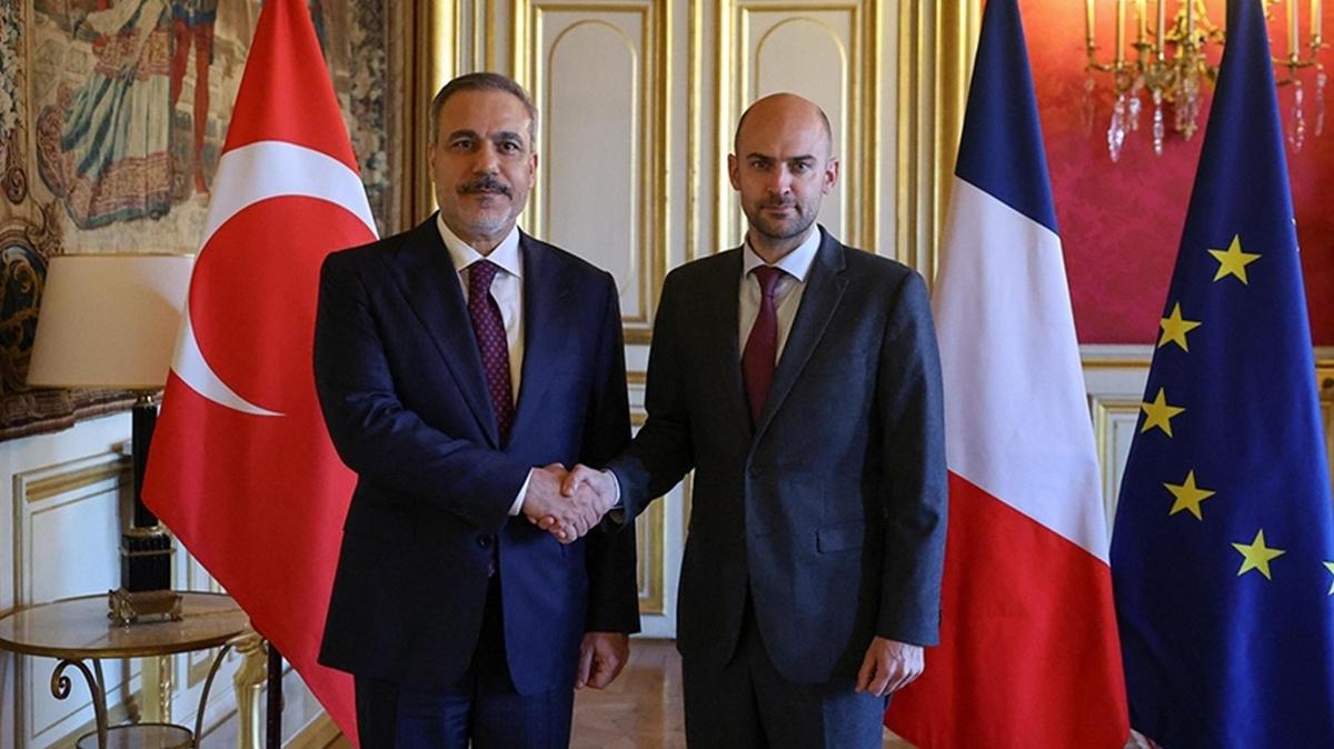 Bar grmeleri masada! Bakan Fidan, Fransz mevkida ile grt