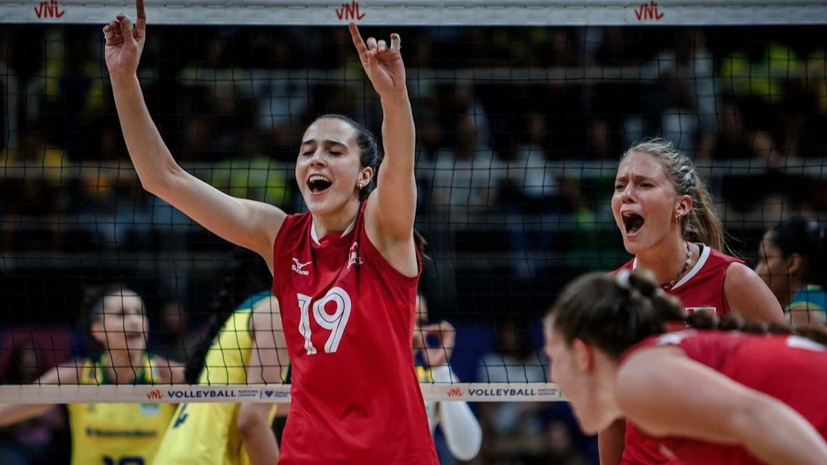 Eczacba Dynavit, Emily Maglio'yu kadrosuna katt