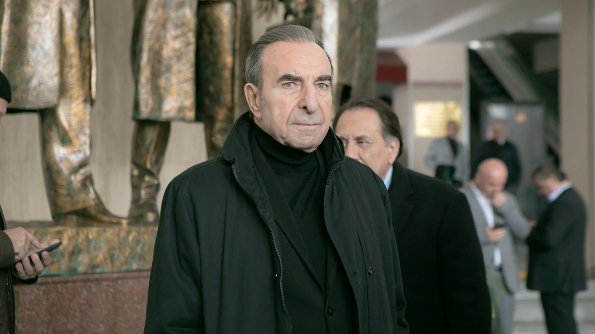 Sezon finaline giden Arka Sokaklar'n byk srrn 'Hsn oban' verdi!
