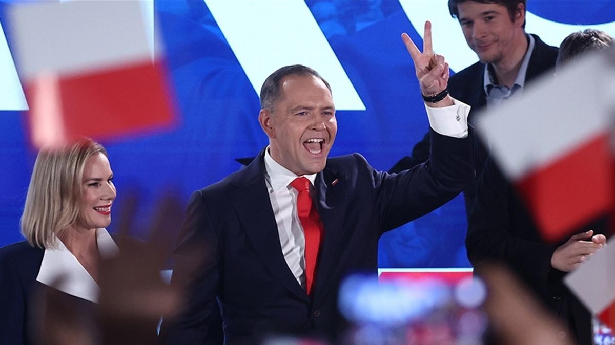 Polonya'da yeni cumhurbakan Karol Nawrocki oldu!
