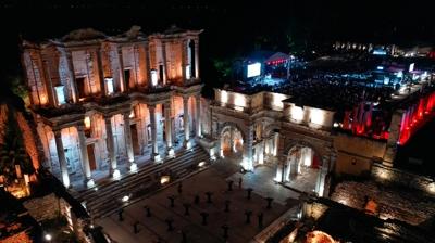 Efes Antik Kenti gece de gezilebilecek