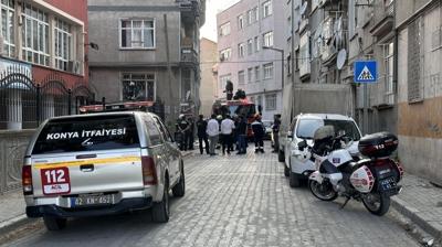 Sinir krizi geirip evini yakt