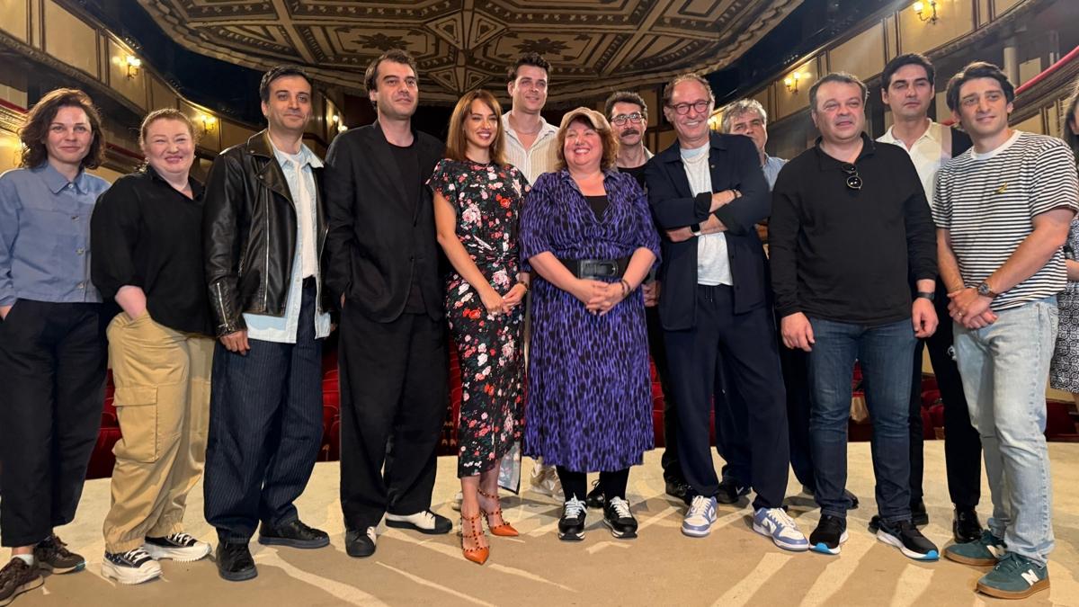 Adile filminin oyuncular gazetecilerin sorularn yantlad