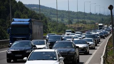 stanbul'un k noktalarnda younluk... Tatilciler yola kt