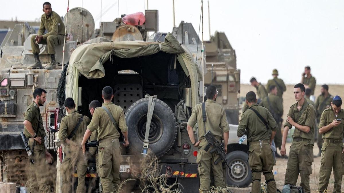 Gazze'de srail askerleri ve bir buldozer hedef alnd