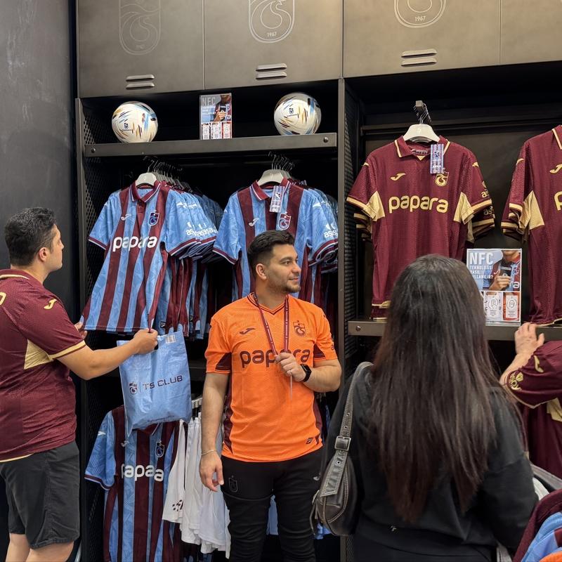 Trabzonspor'da gelecek sezonun formalar satta!
