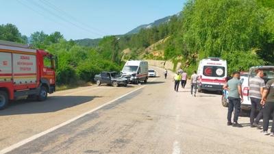 Adana'da ambulansla otomobil arpt: l ve yaral var