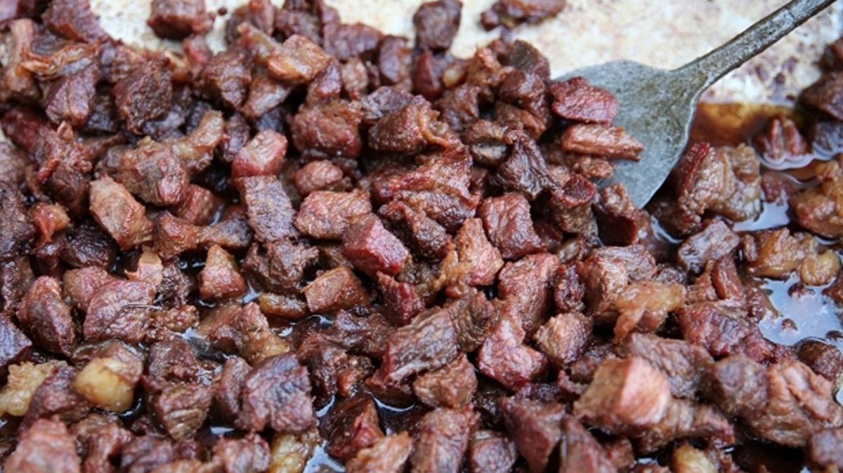Bayram sofralarna zel: Kahvaltlk kavurma tarifi! Pf noktas zeytinya