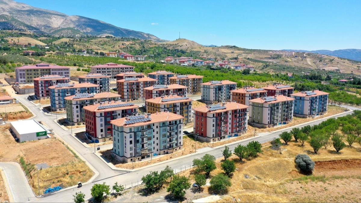 Depremzedeler bayrama yeni evlerinde girdi