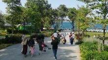 stanbul'da bayramn ilk gn... Sahil ve parklar dolup tat