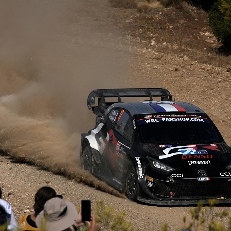 Sebastien Ogier, talya Rallisi'ni kazanarak WRC tarihine geti
