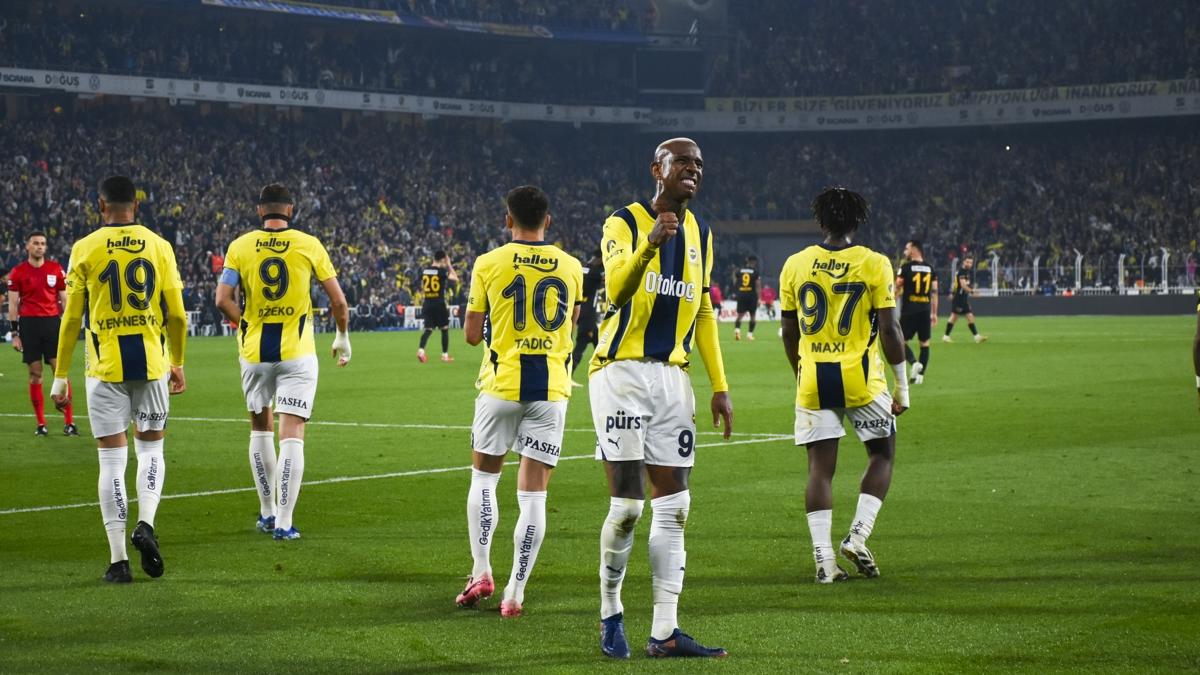 Aman Mourinho grmesin! Fenerbahe'nin yldz futbola veda etti, rapi oldu