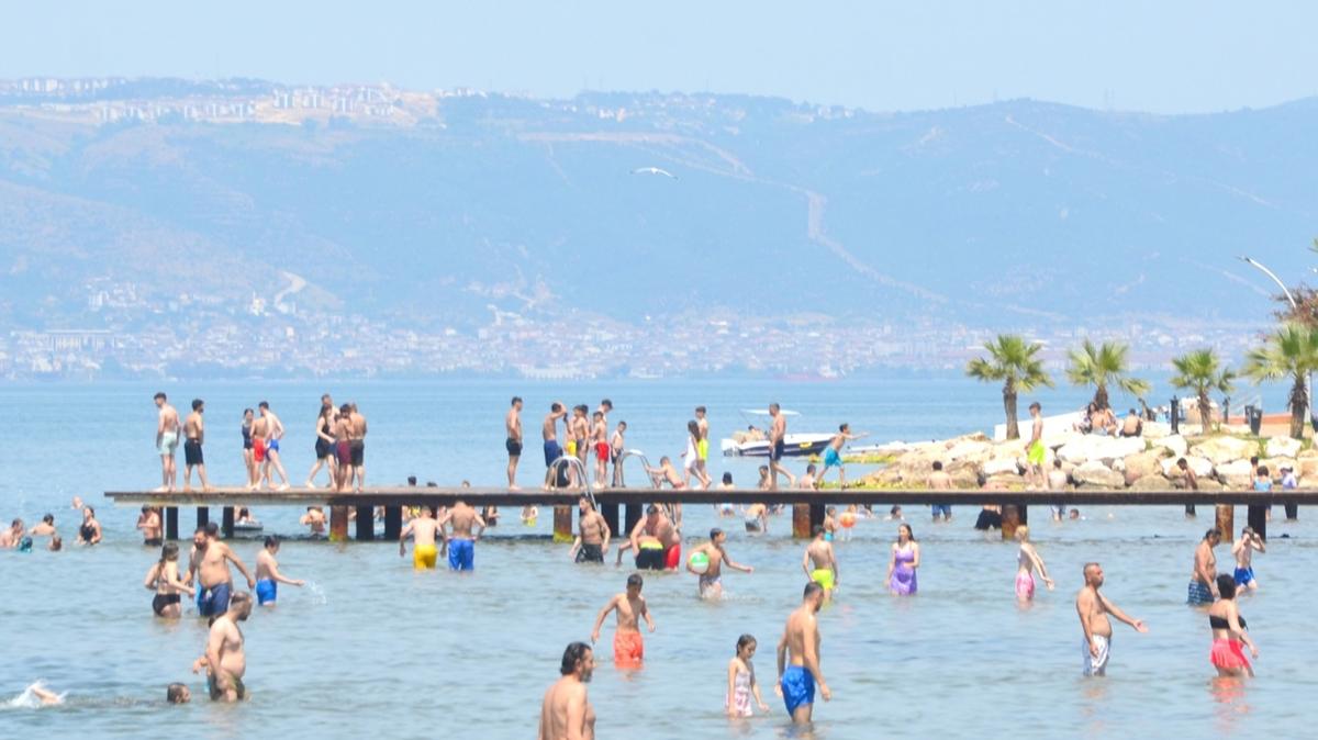 stanbul'a yakn plajlar doldu tat... Scak havay frsat bildiler