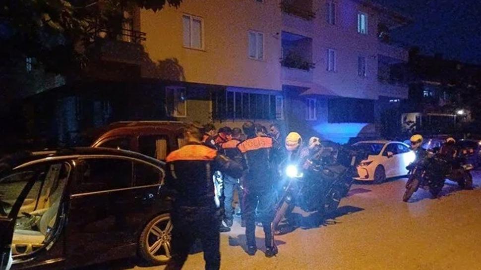 ki grup arasnda atma: 1'i polis, 2 yaral...