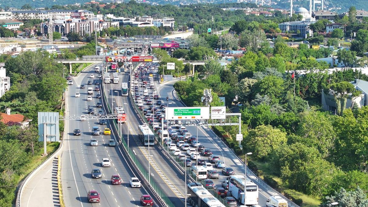 Bayram tatili sona erdi... stanbul'da trafik kilit!
