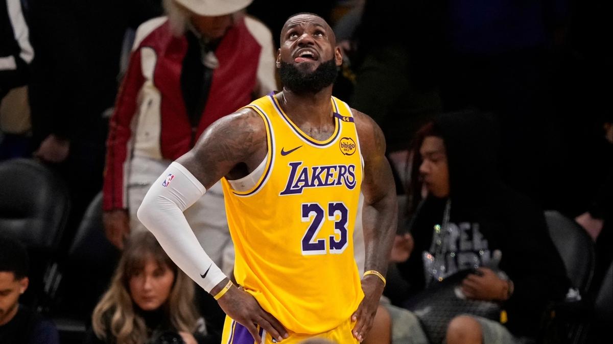 LeBron James eletirilere cevap verdi