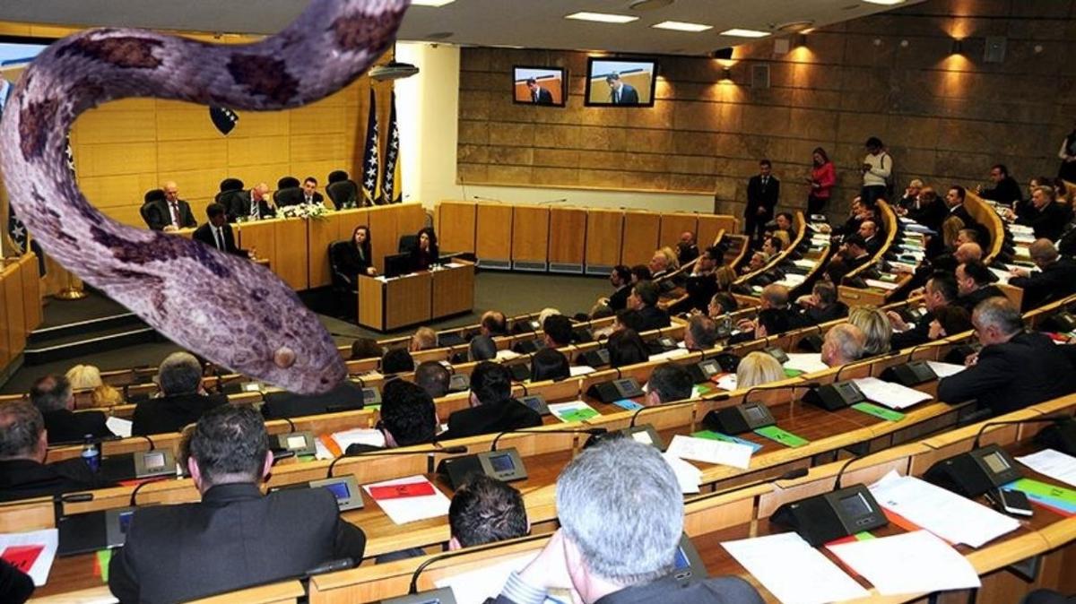 Meclis'te ylan panii! Oturum ertelendi