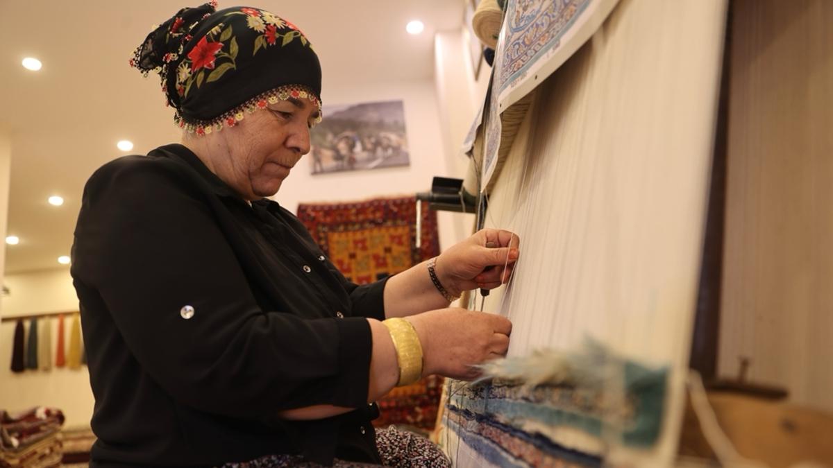Nevehir'de dokuma ustas Ayten Aksu, 50 yldr ilmek atarak sanatn srdryor
