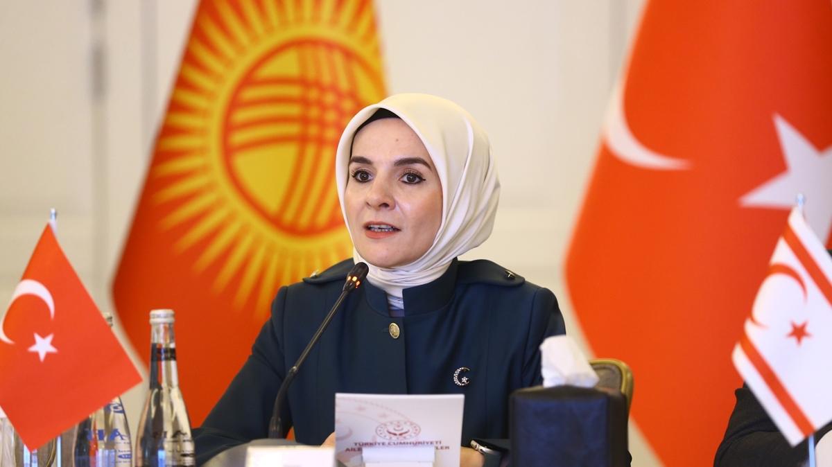 Bakan Gkta: Aileyi evrensel bir deer olarak yeniden tanmlamalyz