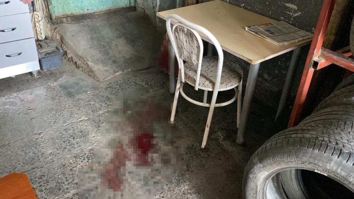 Sandalyeden den adamn hayati tehlikesi sryor