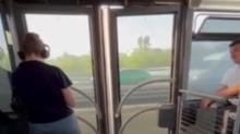 Metrobste tehlikeli yolculuk! Vatandalarn cann hie sayd