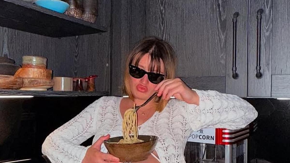 Gizem Karaca'dan doum ncesi elenceli pozlar... 'Gluten ierir' notuyla paylat