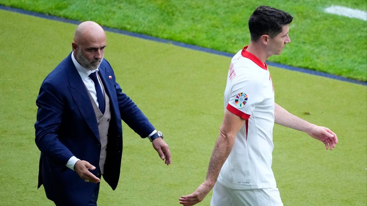 Robert Lewandowski ile tartmt! Grevinden istifa etti