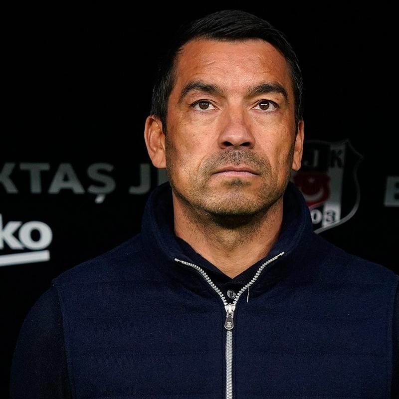 Van Bronckhorst'un yeni adresi Liverpool oluyor!