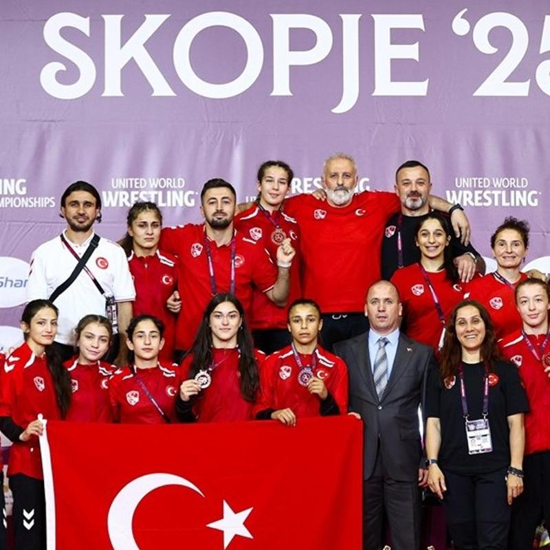 17 Ya Alt Avrupa ampiyonas'n milli sporcular zirvede tamamlad