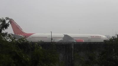 Bir Air India vakas daha! Bomba ihbar nedeniyle acil ini yapt