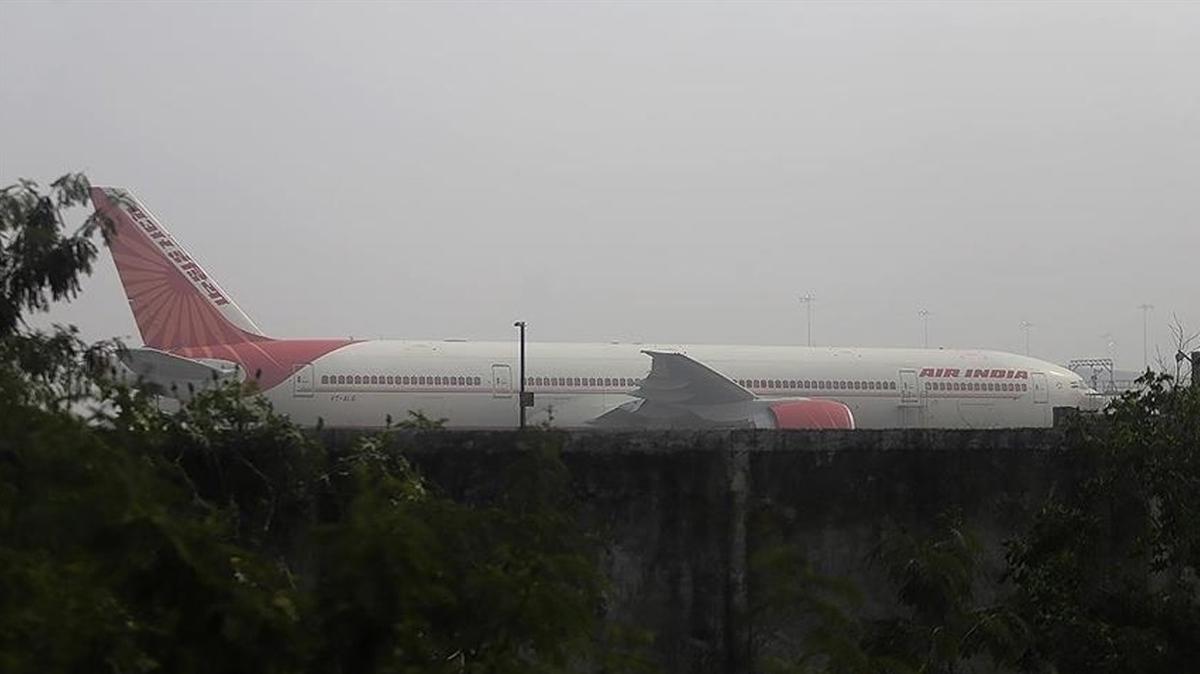 Bir Air India vakas daha! Bomba ihbar nedeniyle acil ini yapt