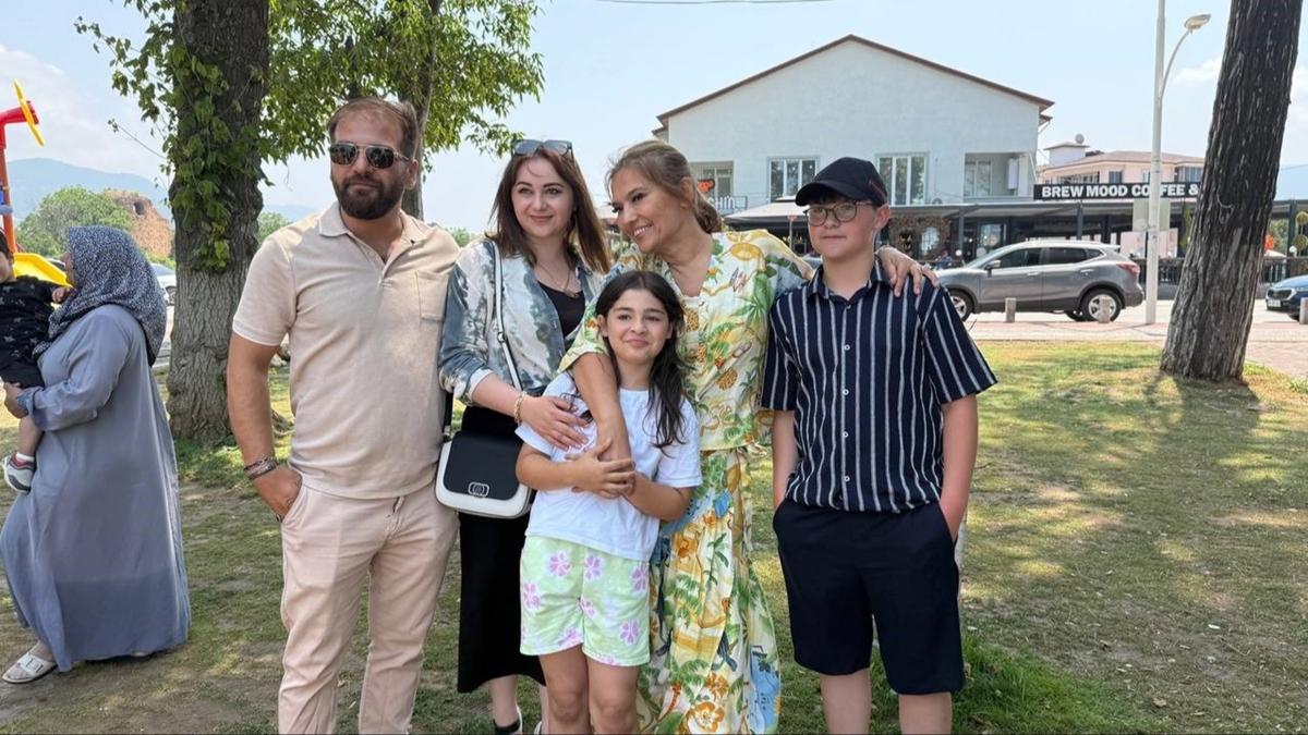 Demet Akaln sahneye almad minik hayranyla bulutu: Gzel gnl almay bilirim