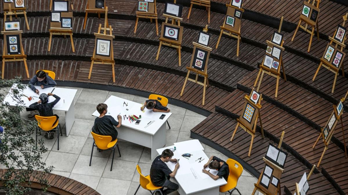 slam sanatndaki geometrik desenleri izerek hem dikkatlerini hem de yeteneklerini gelitirdiler