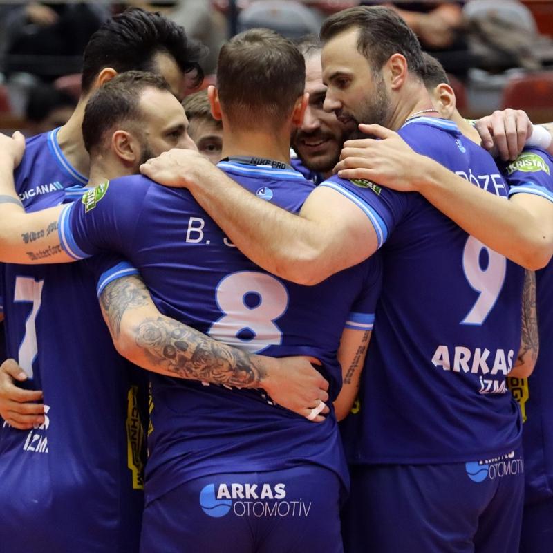 Arkas Spor'da 5 ayrlk birden