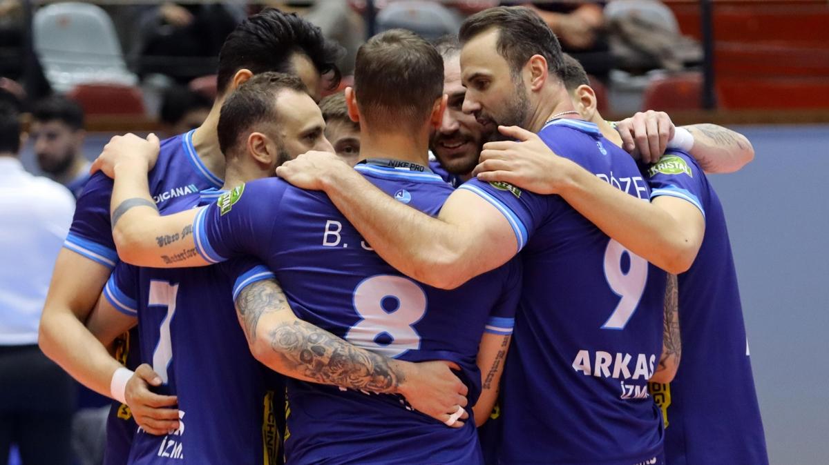 Arkas Spor'da 5 ayrlk birden