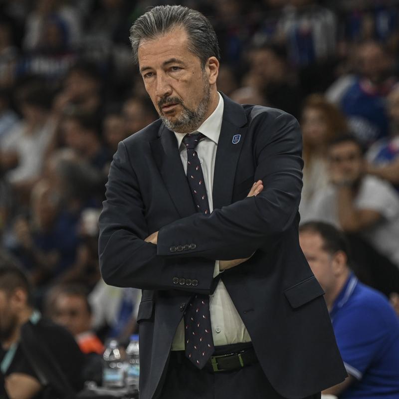 Anadolu Efes'te Luca Banchi ile yollar ayrld