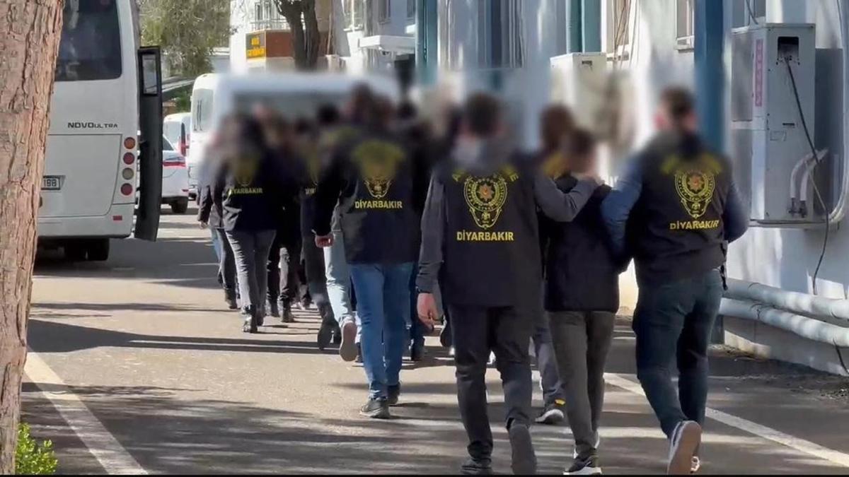 Pazarc ve simiti klna giren kapkalar "ekirge" ile yakaland