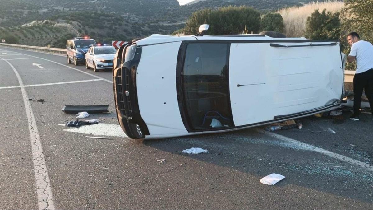 Uak trafik kazas  hafif ticari ara  l ve yaral fotoraflar resimleri