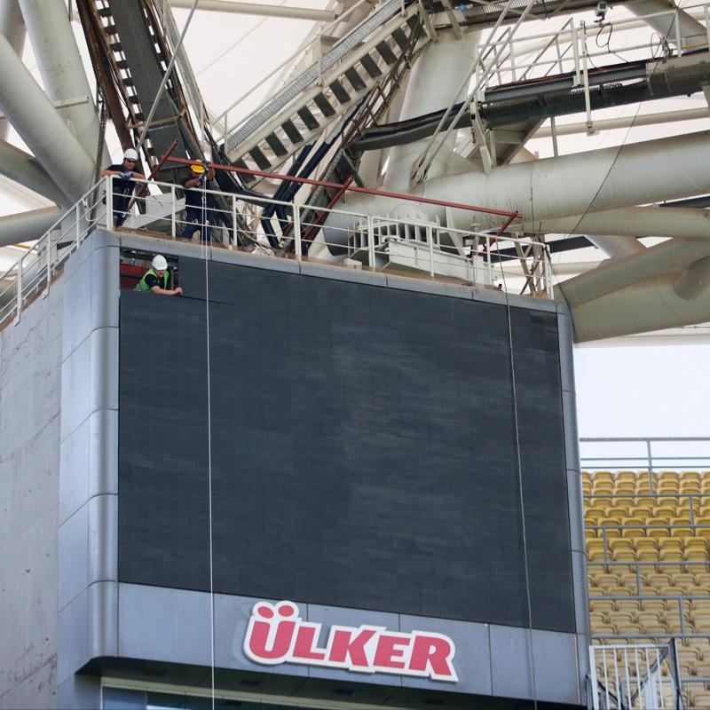 Fenerbahe stadnda scoreboardlar yenileniyor