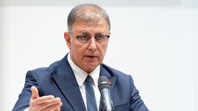 Cemil Tugay'n foyas ortaya kt... zmir'de toplu szleme elikisi