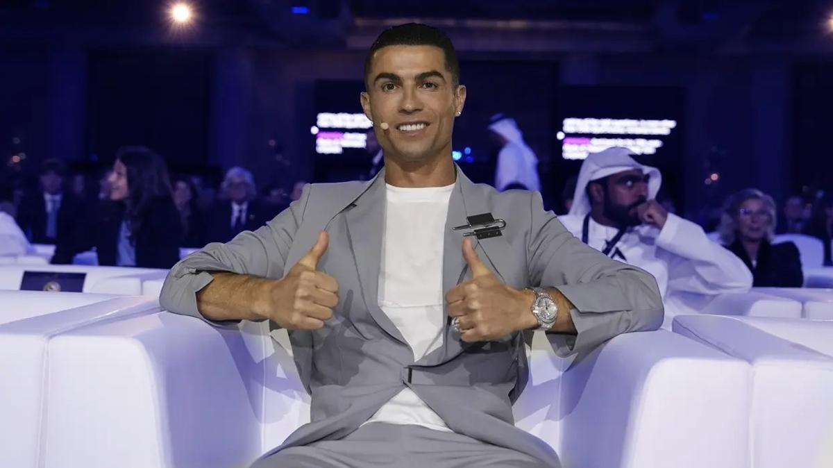 40 yanda 2 yllk imza! Cristiano Ronaldo sonunda Tamam dedi