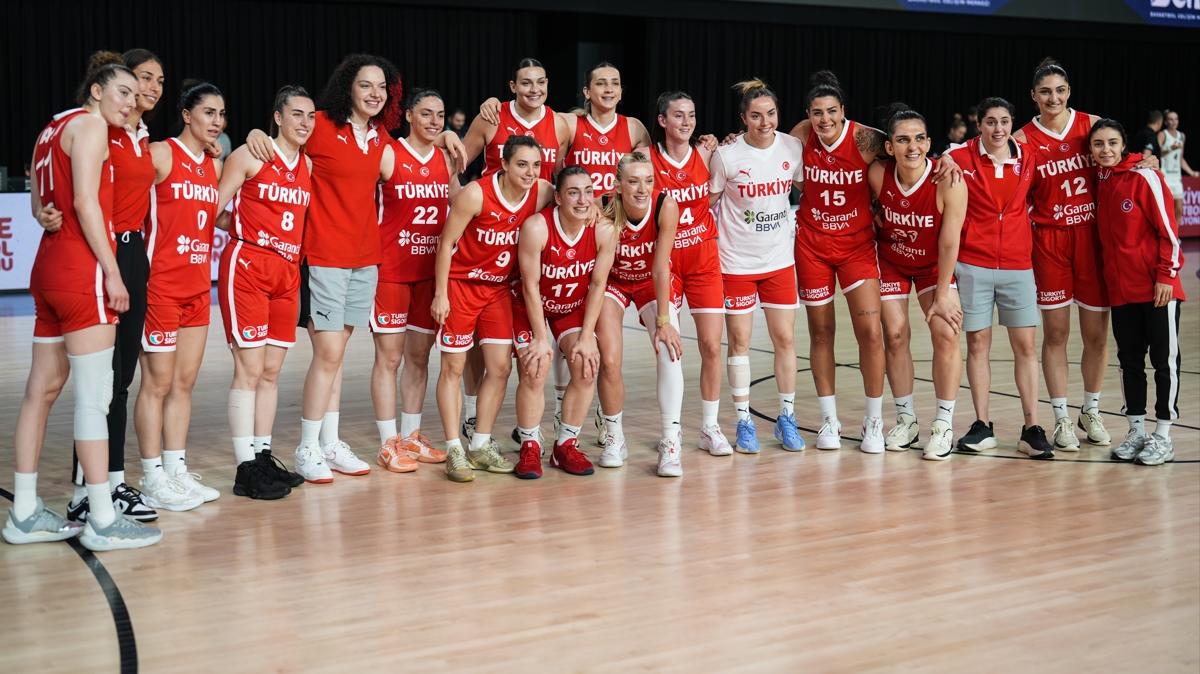 A Milli Kadn Basketbol Takm, Atina'ya ulat